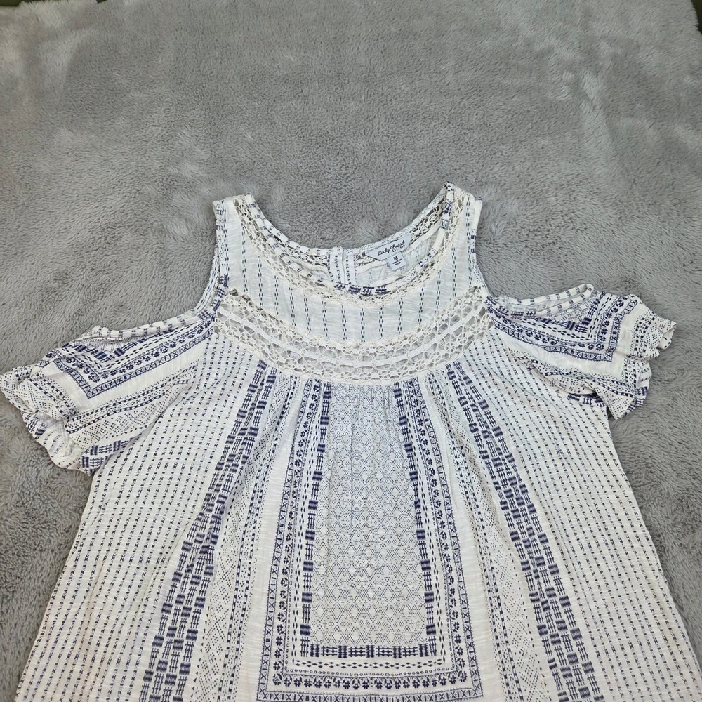 Lucky Brand Cold Shoulder Top Womens Sz M Crochet Lace Boho Print White Blue Top
